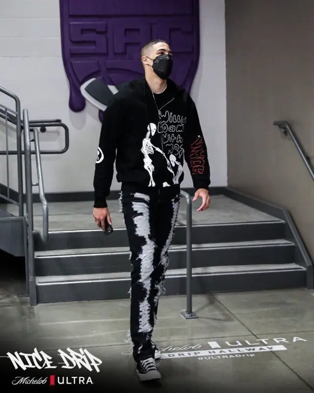 Tyrese Haliburton outfit in Roam The Halls and Converse, 2022