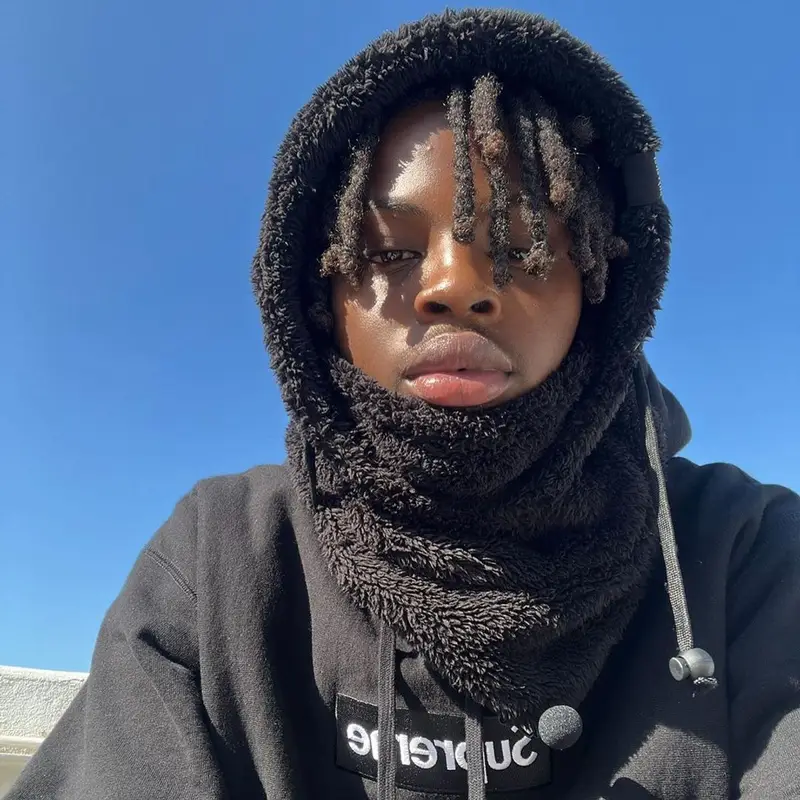 sgpwes outfit in Supreme and Prada, 2022