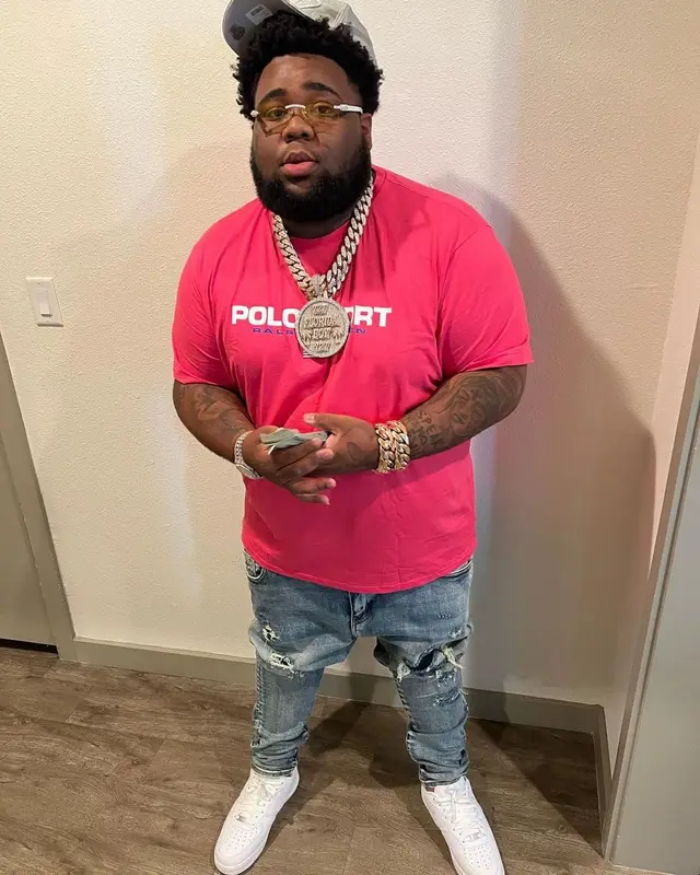 Rod Wave outfit in Ralph Lauren, Cartier, and Von Dutch, 2022