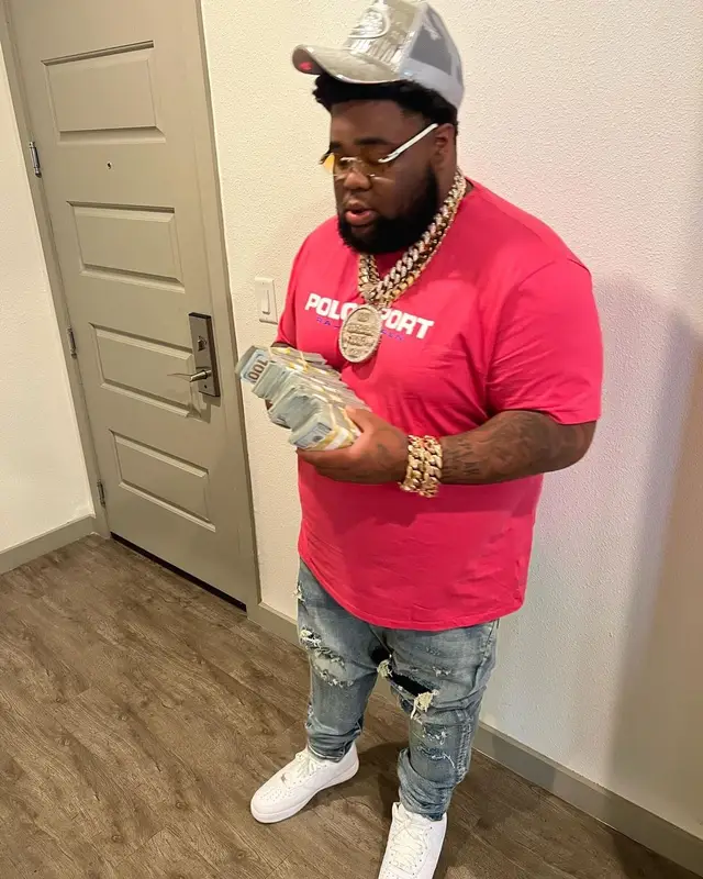Rod Wave outfit in Ralph Lauren, Cartier, and Von Dutch, 2022