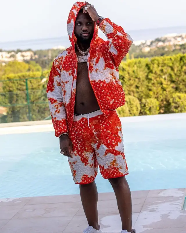 Headie One outfit in Louis Vuitton and Nike, 2022