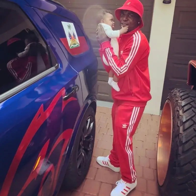Kodak Black outfit in Adidas and Kangol, 2022