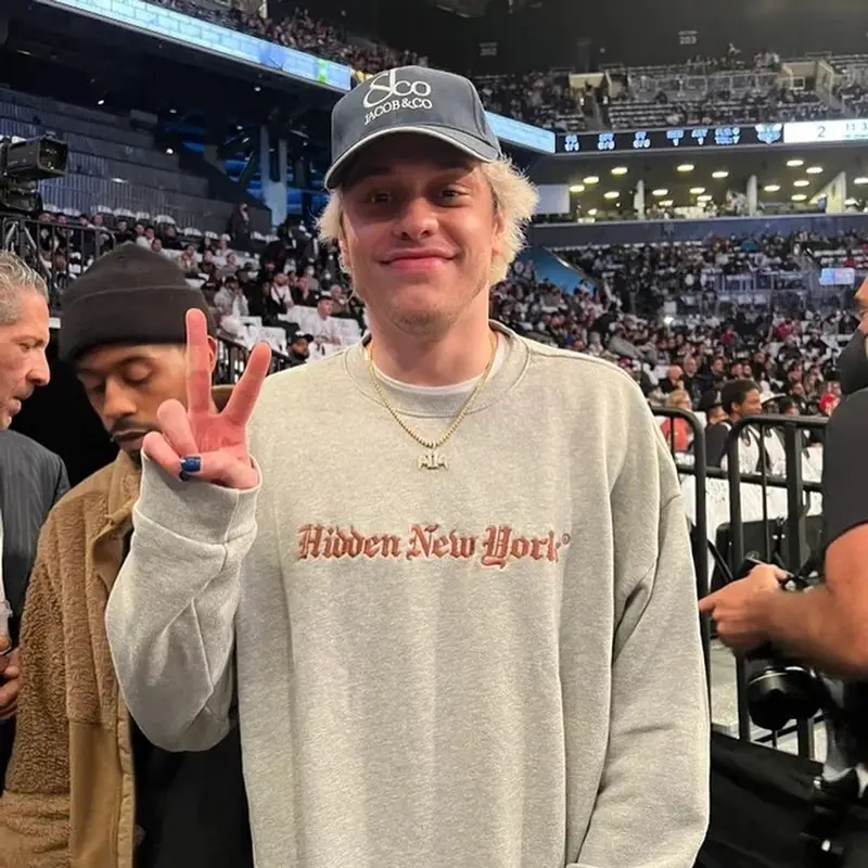 Pete Davidson outfit in Hidden, 2022