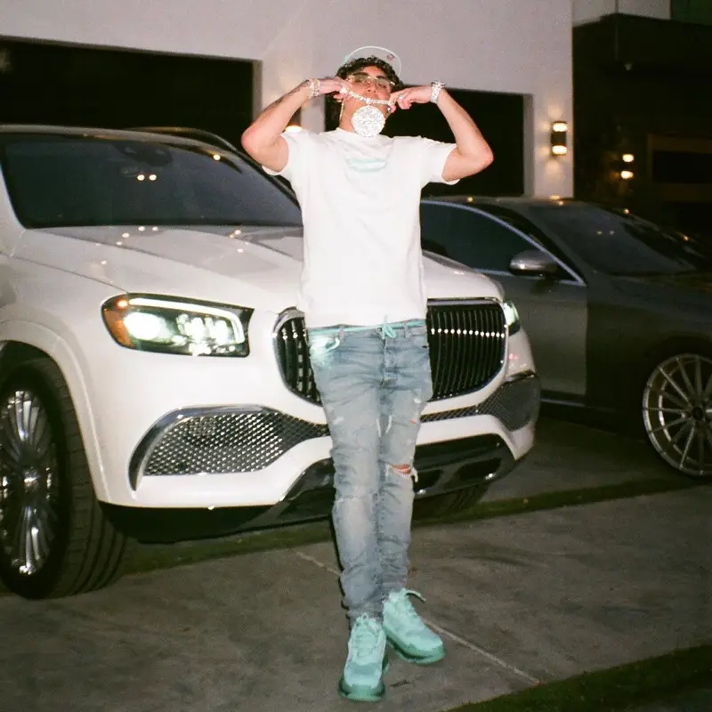 OhGeesy outfit in Supreme, New Era, and Tiffany&Co, 2022