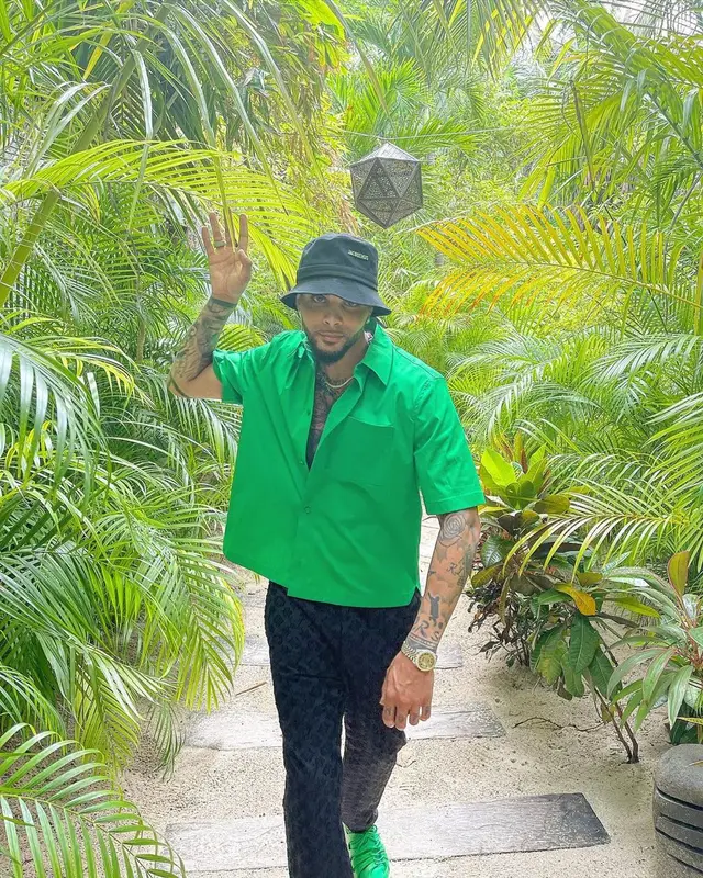 Layvin Kurzawa outfit in Bottega Veneta, Louis Vuitton, and Jacquemus, 2022