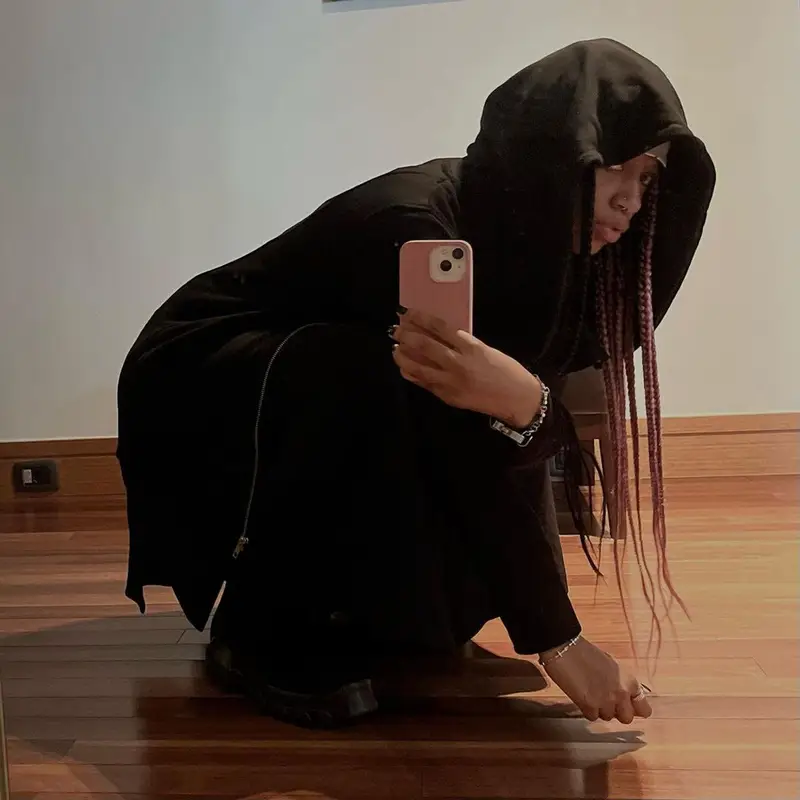 Bktherula outfit in Unrelated, 2022