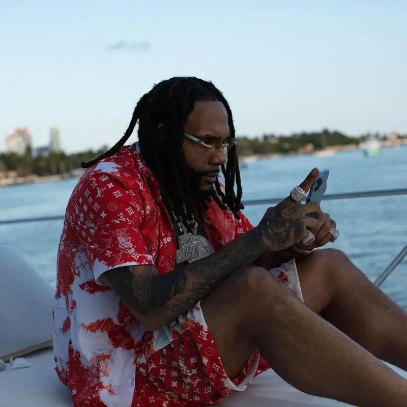 Money Man outfit in Louis Vuitton and Pair of Thieves, 2022