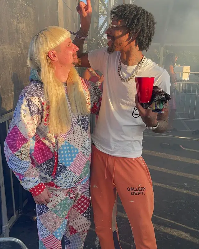 Oliver Tree outfit in Teddy Fresh and Adidas, 2022