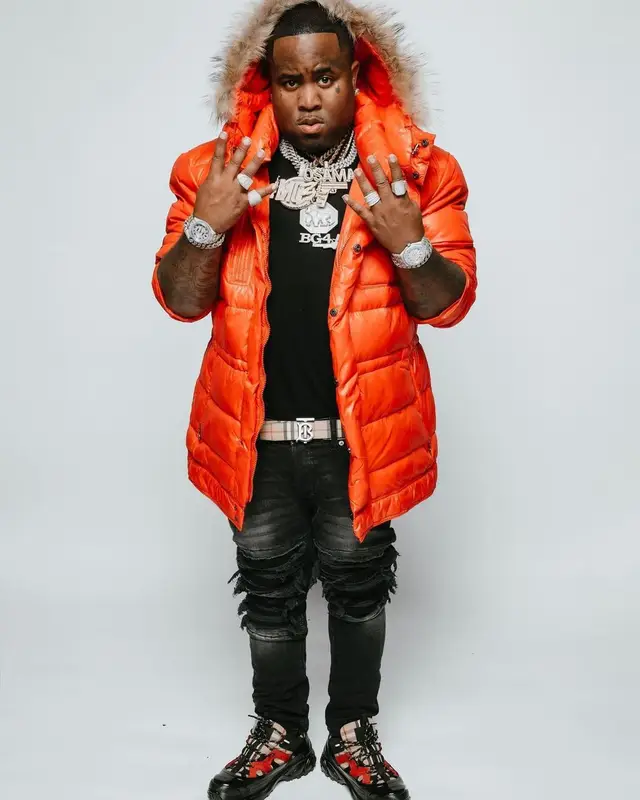 MO3 outfit in Burberry, 2020