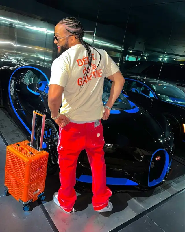 El Alfa El Jefe outfit in Gallery Dept., Nike, and Dior, 2022
