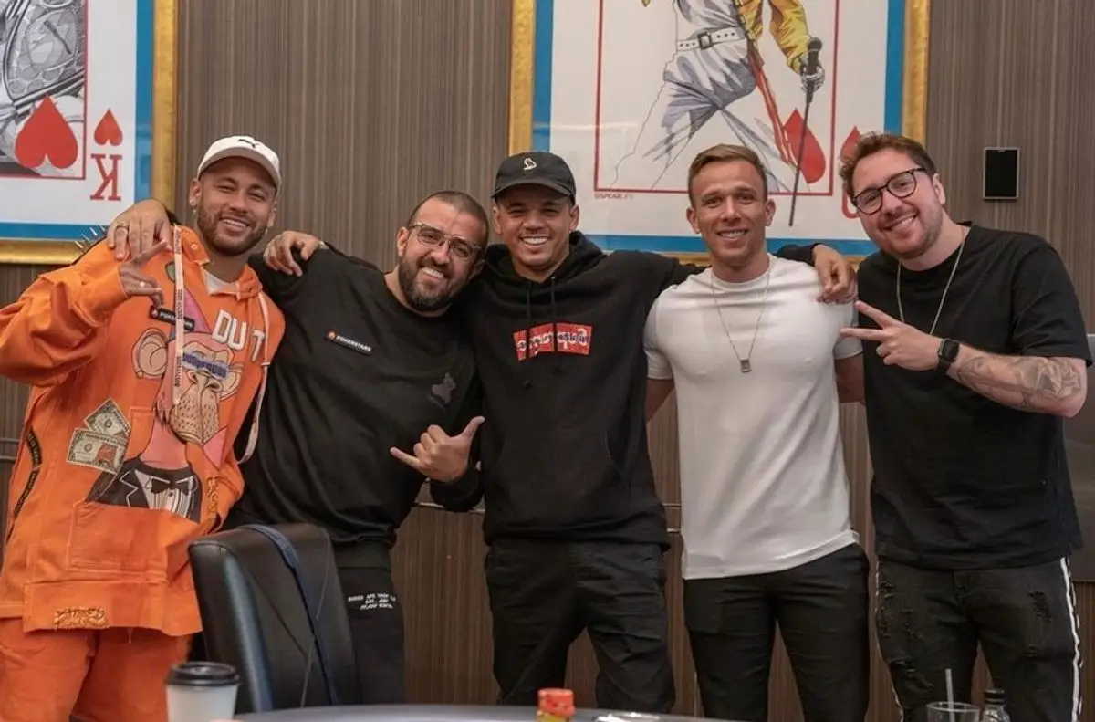 Neymar outfit in Dust Of Gods and Puma, 2022