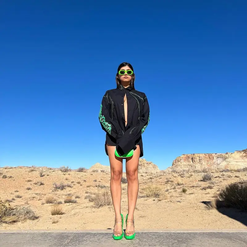 Mia Khalifa outfit in Windowsen and Versace, 2022