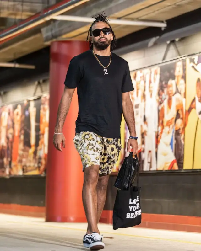 Gabe Nnamdi Vincent outfit in Twenty, 2022