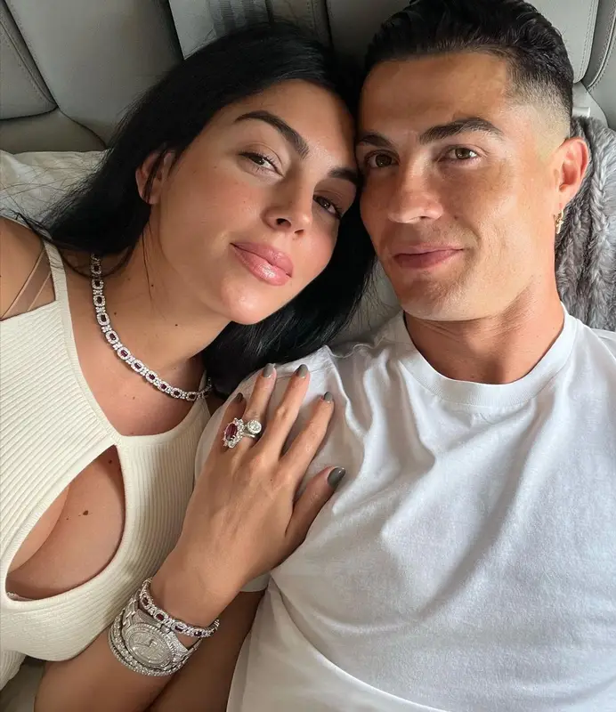 Georgina Rodriguez outfit in Nike, Hermes, and Cayet, 2022