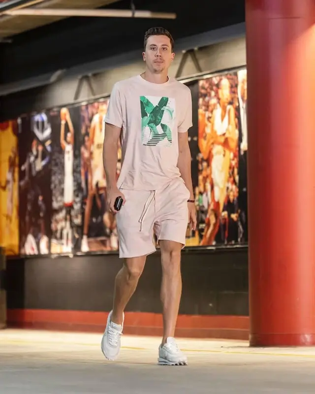 Duncan Robinson outfit in Twenty, 2022