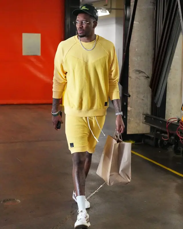 Torrey Craig outfit in Twenty, 2022