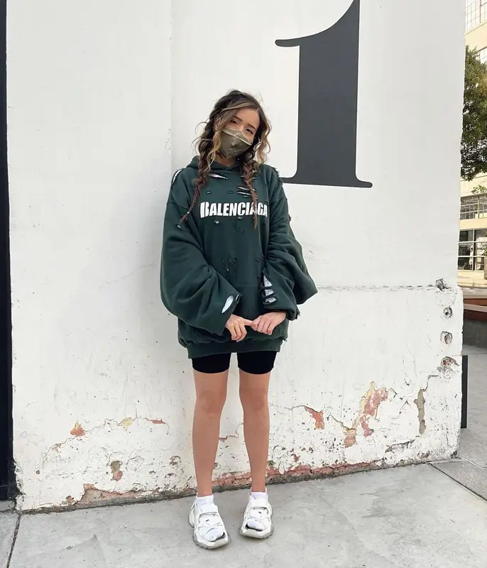 Pokimane outfit in Balenciaga, 2021
