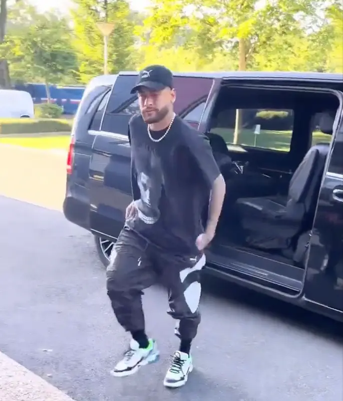 Neymar outfit in Vlone, Puma, and NBA YoungBoy Merch, 2022