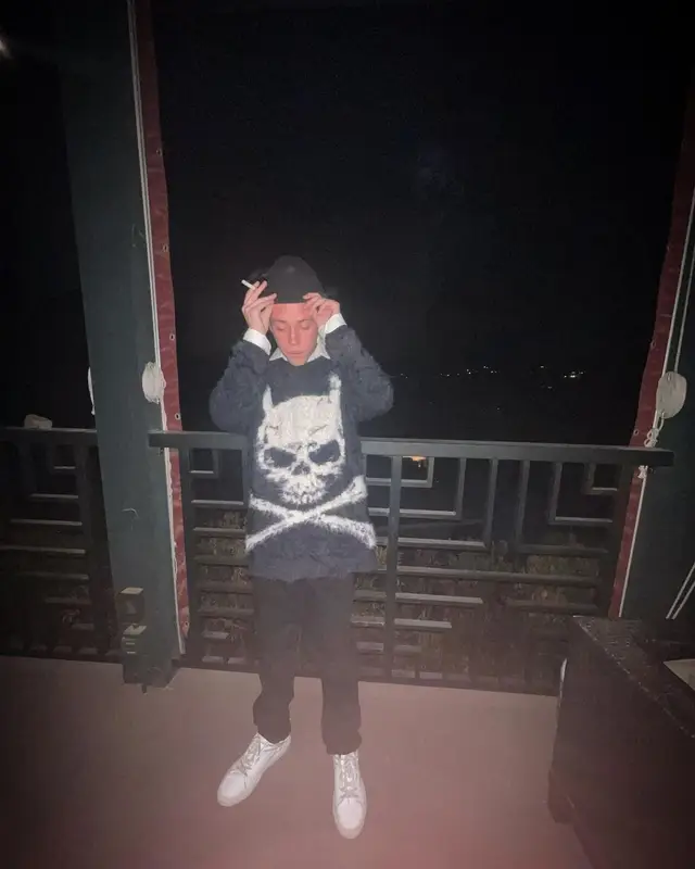 Ethan Cutkosky outfit in Whoknowssins and Woollier, 2021