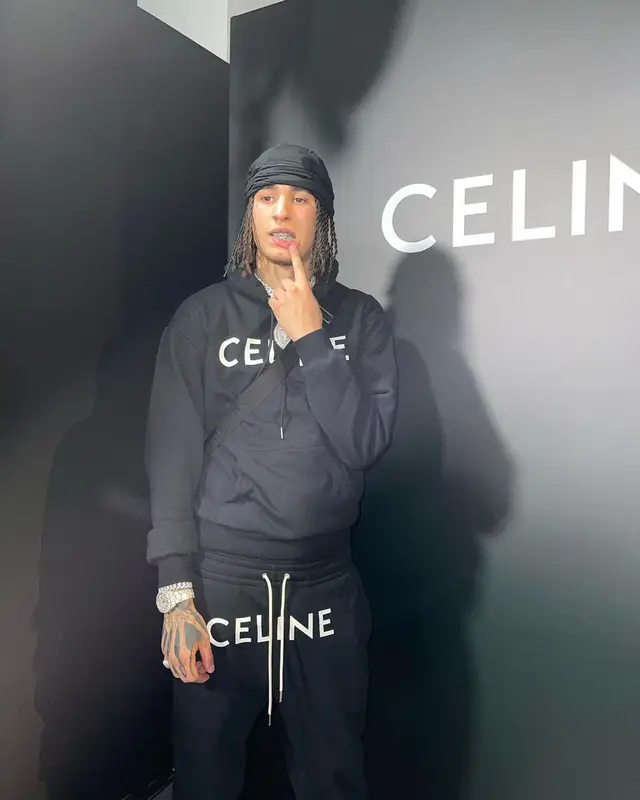 Rondodasosa outfit in Celine, Nike, and Prada, 2022