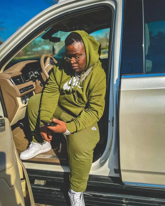 Morray outfit in Nike, 2022