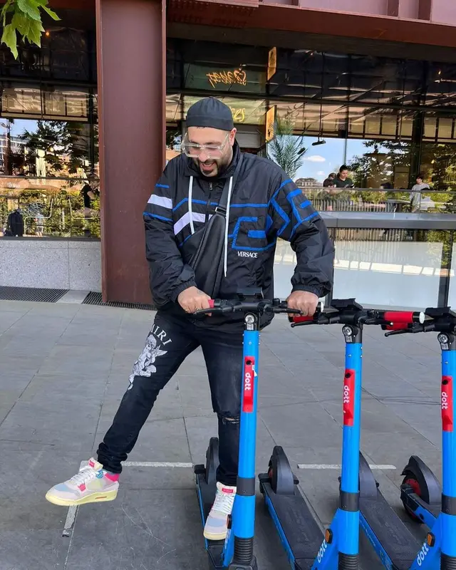 Badshah outfit in Versace, Amiri, and Louis Vuitton, 2022