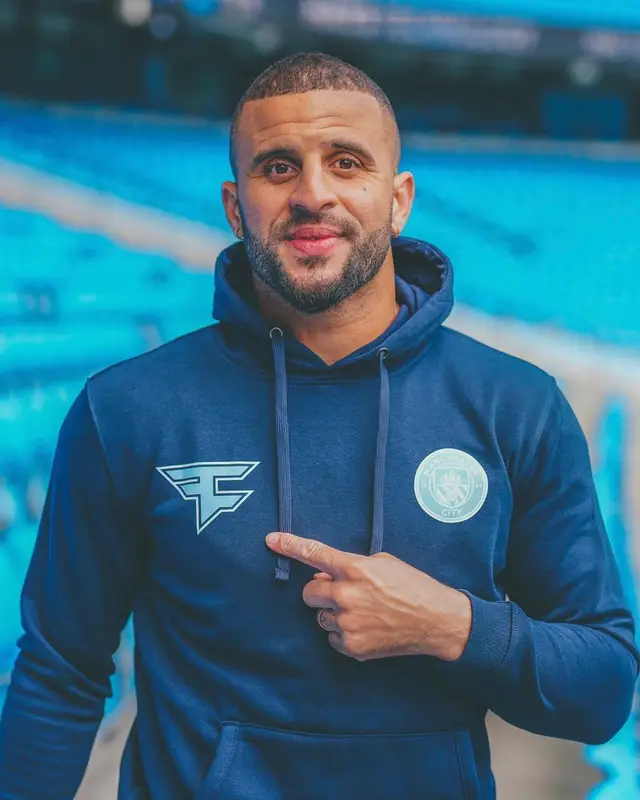 Kyle Walker outfit in Faze Clan Merch and Manchester City Merch, 2022