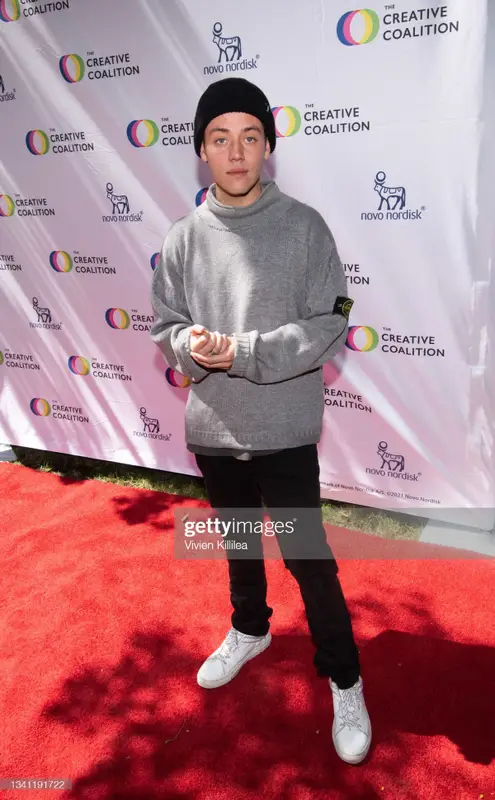 Ethan Cutkosky outfit in Stone Island, Ksubi, and Vans, 2021