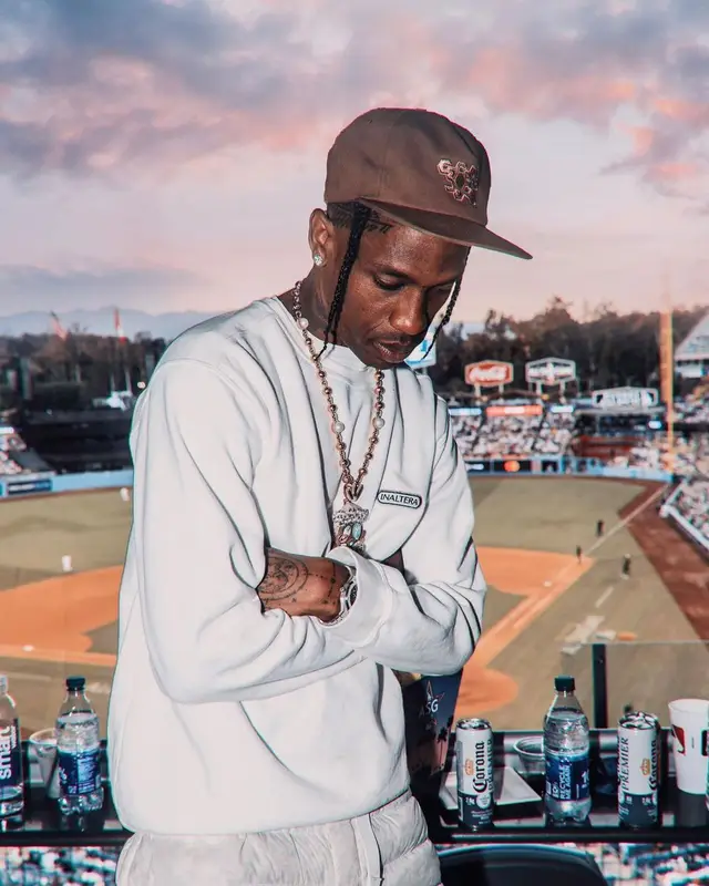 Travis Scott outfit in Nike, Travis Scott Merch, and Tom Sachs, 2022