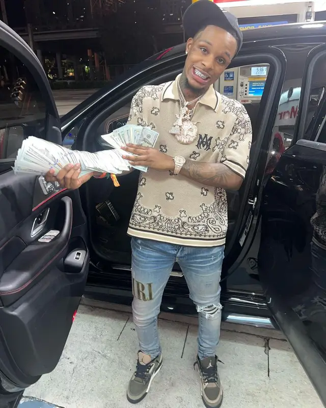 Toosii outfit in Jordan and Amiri, 2022