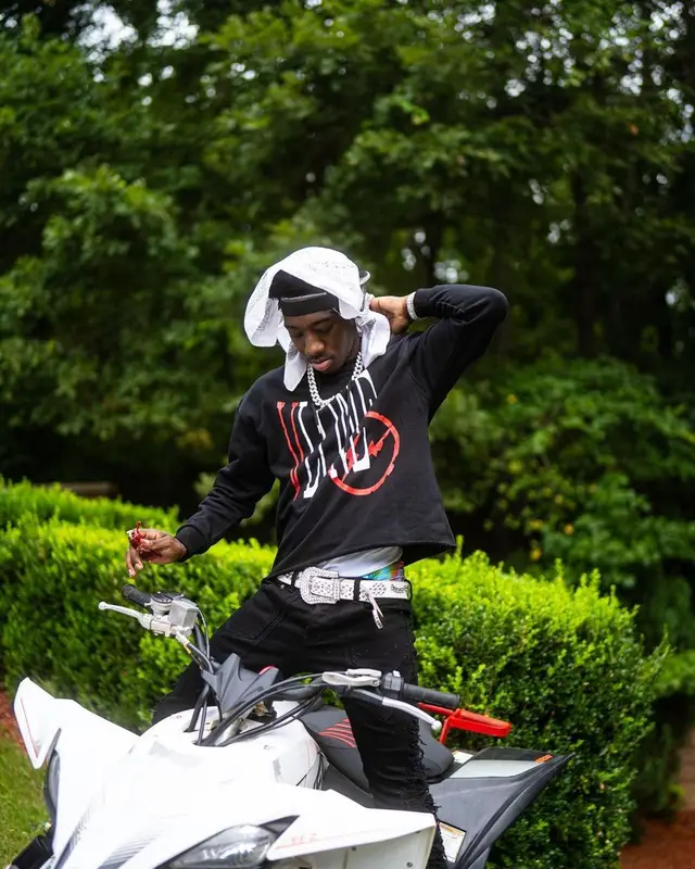 2Rare outfit in Vlone, B.B. Simon, and Cartier, 2022