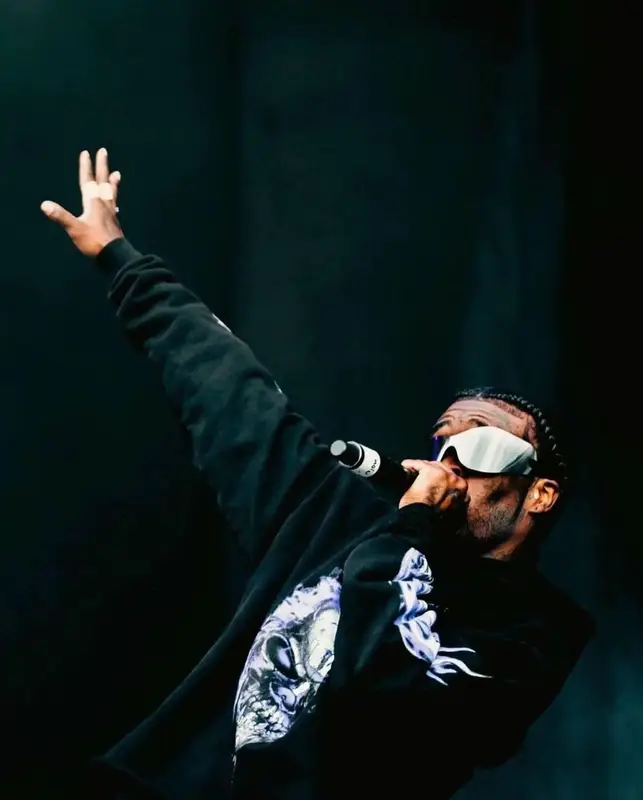 Lil Uzi Vert outfit in Vlone, Yeezy, and GAP, 2022