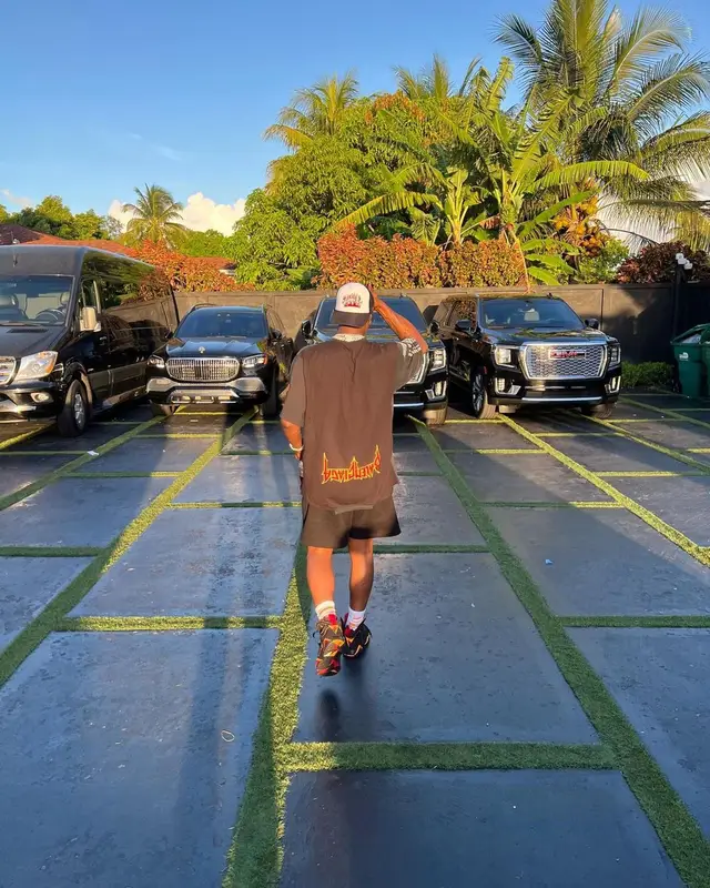 Lil Double 0 outfit in Balenciaga and Nike, 2022