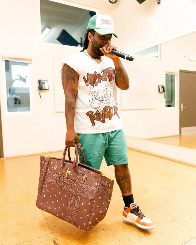 Strick outfit in Nike, Mnml, and Ecosys La, 2022