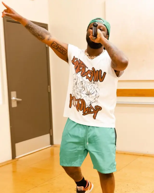 Strick outfit in Nike, Mnml, and Ecosys La, 2022