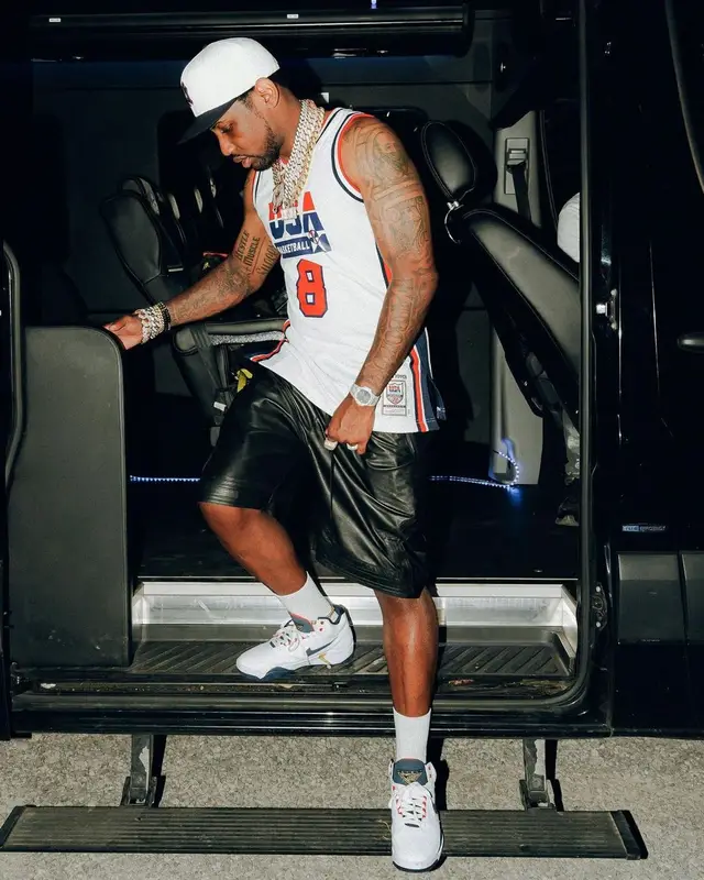 Fabolous outfit in Mitchell & Ness, New Era, and Paper Planes, 2022
