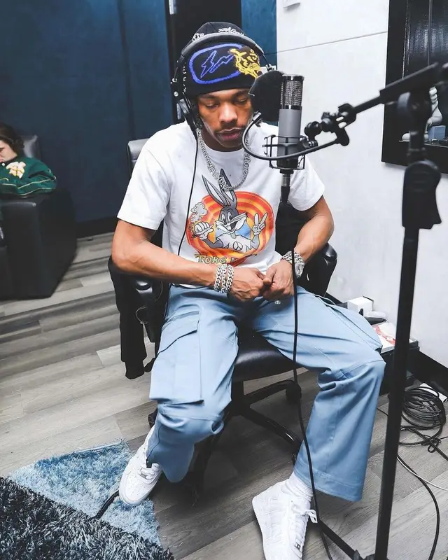 Lil Baby outfit in Fragment, Nike, and Travis Scott Merch, 2022