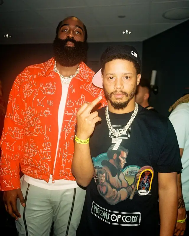Veeze outfit in Dior and Nike, 2022