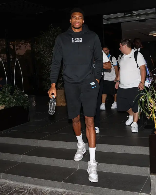 Giannis Antetokounmpo outfit in Nike, 2022