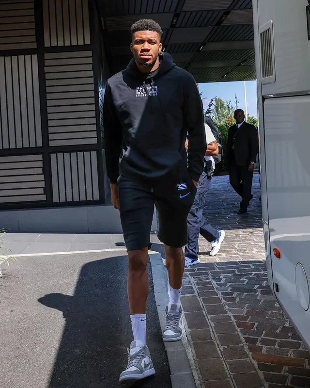 Giannis Antetokounmpo outfit in Nike, 2022