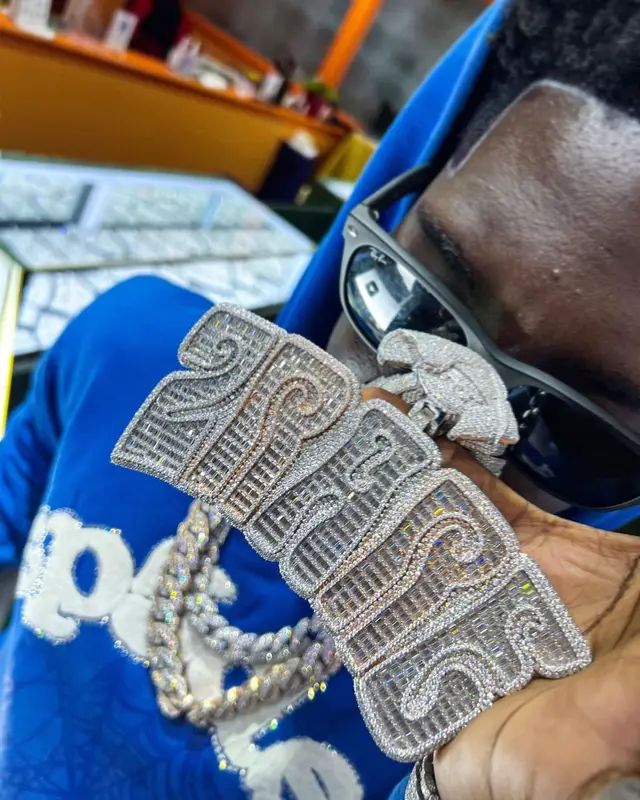 2Rare outfit in Spider Worldwide, Nike, and Ray-Ban, 2022