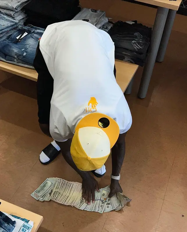 Quando Rondo outfit in Off-White, Fear of God, and New Era, 2022