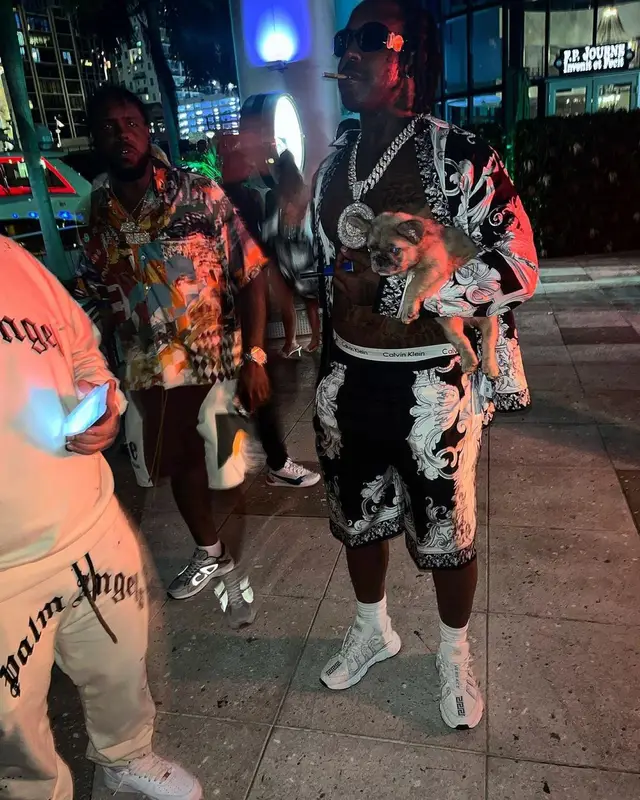 EST Gee outfit in Versace, 2022