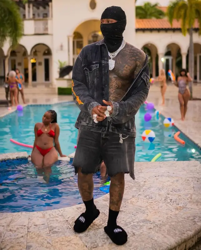 Moneybagg Yo outfit in Balenciaga, 2022