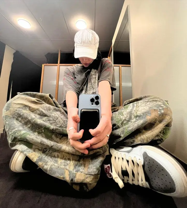 Billie Eilish outfit in Nike, StoreRoomVintage, and Travis Scott Merch, 2022