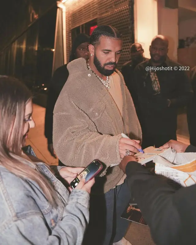Drake outfit in Balenciaga, Louis Vuitton, and Homer, 2022