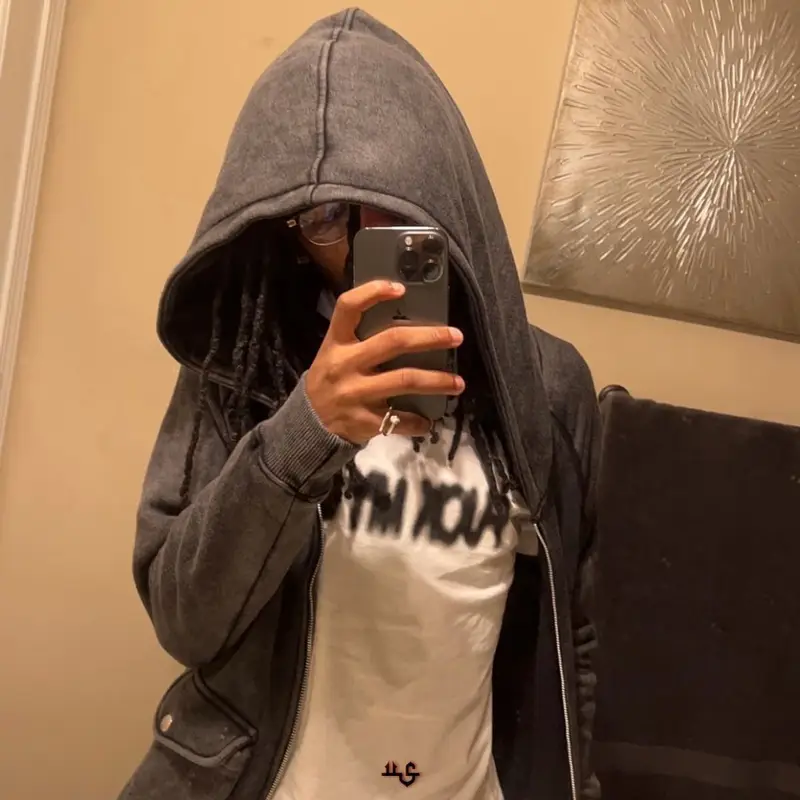 Tana outfit in Blase Clothing and Ray-Ban, 2022