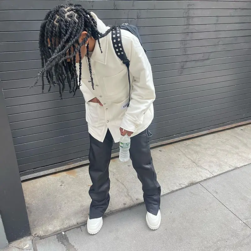 Tana outfit in Krost, Louis Vuitton, and Ray-Ban, 2022