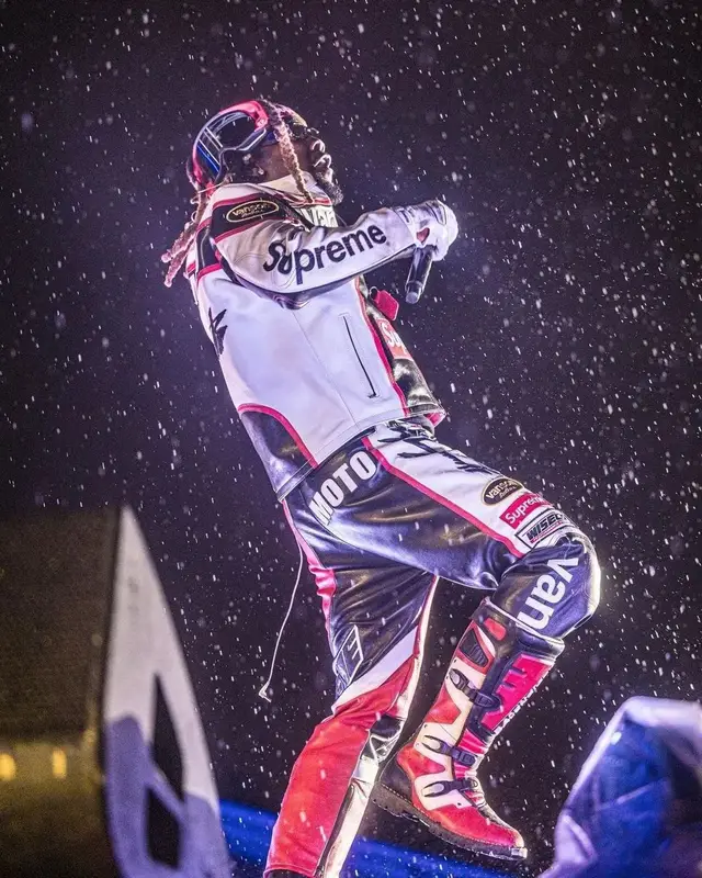 Offset outfit in Yohji Yamamoto, Supreme, and Fox Racing, 2022