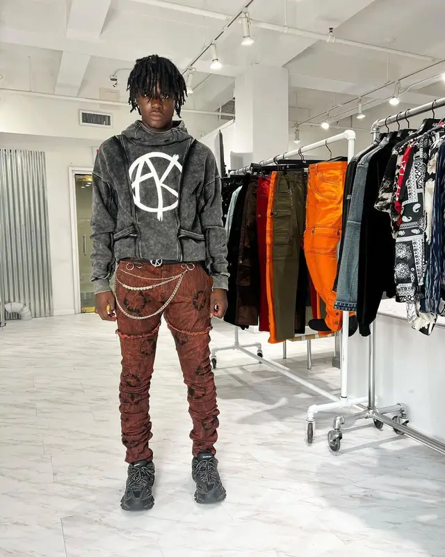 SSGKobe outfit in Akings and Balenciaga, 2022